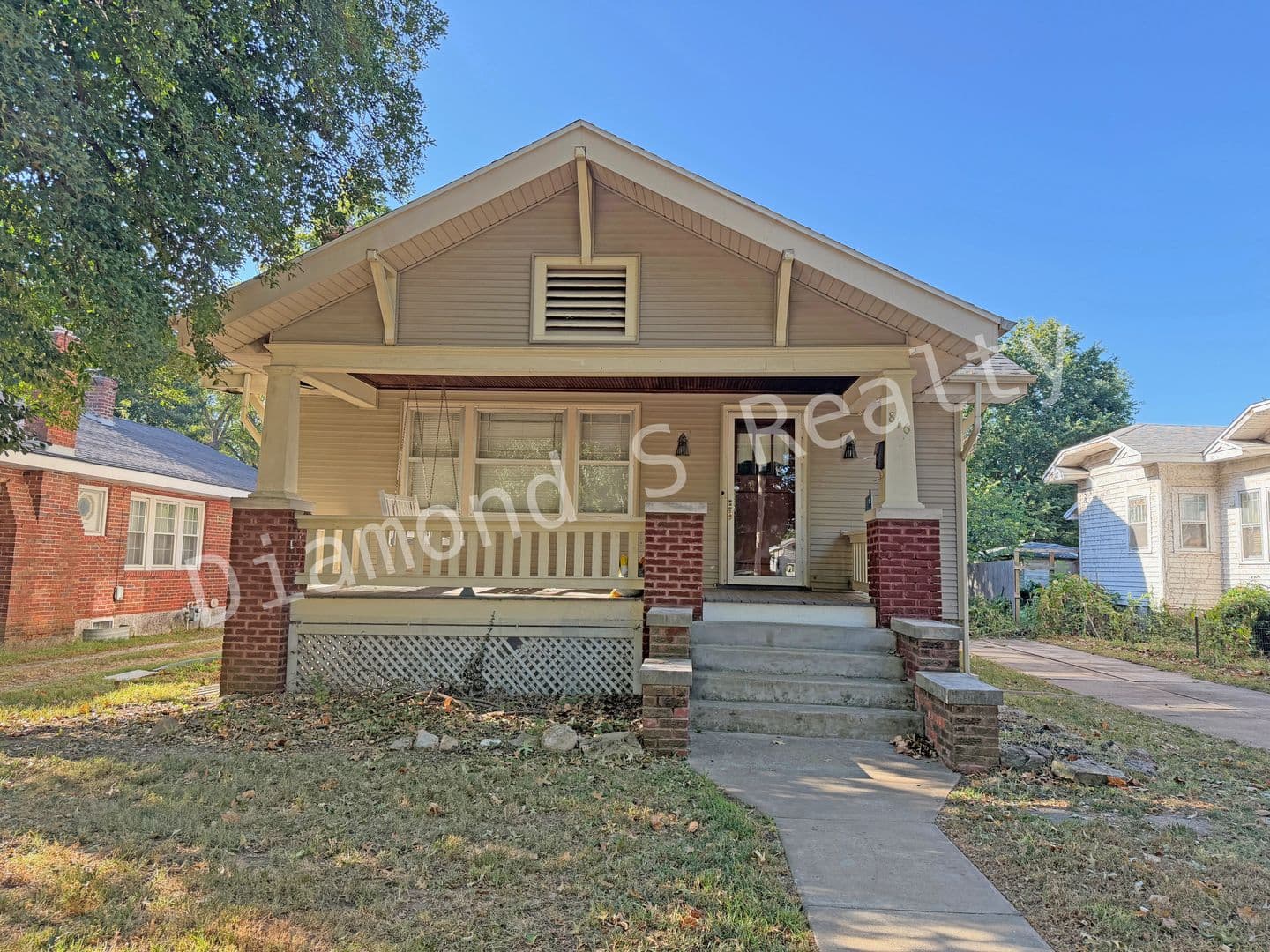 Springfield House: 816 E Delmar St