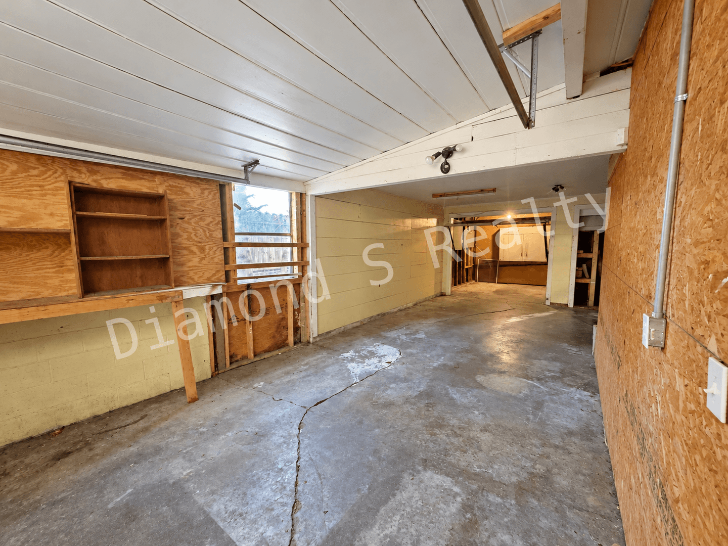 Springfield Apartment: 2223 N Delaware Ave