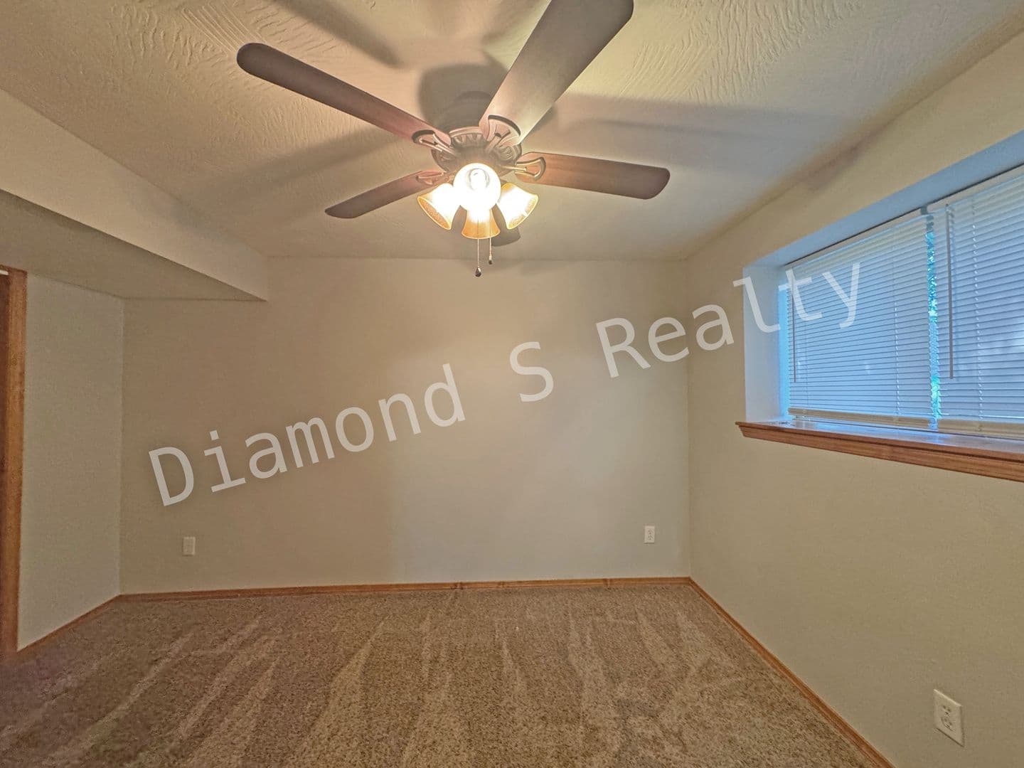 Nixa Apartment: 1204 Flora Street