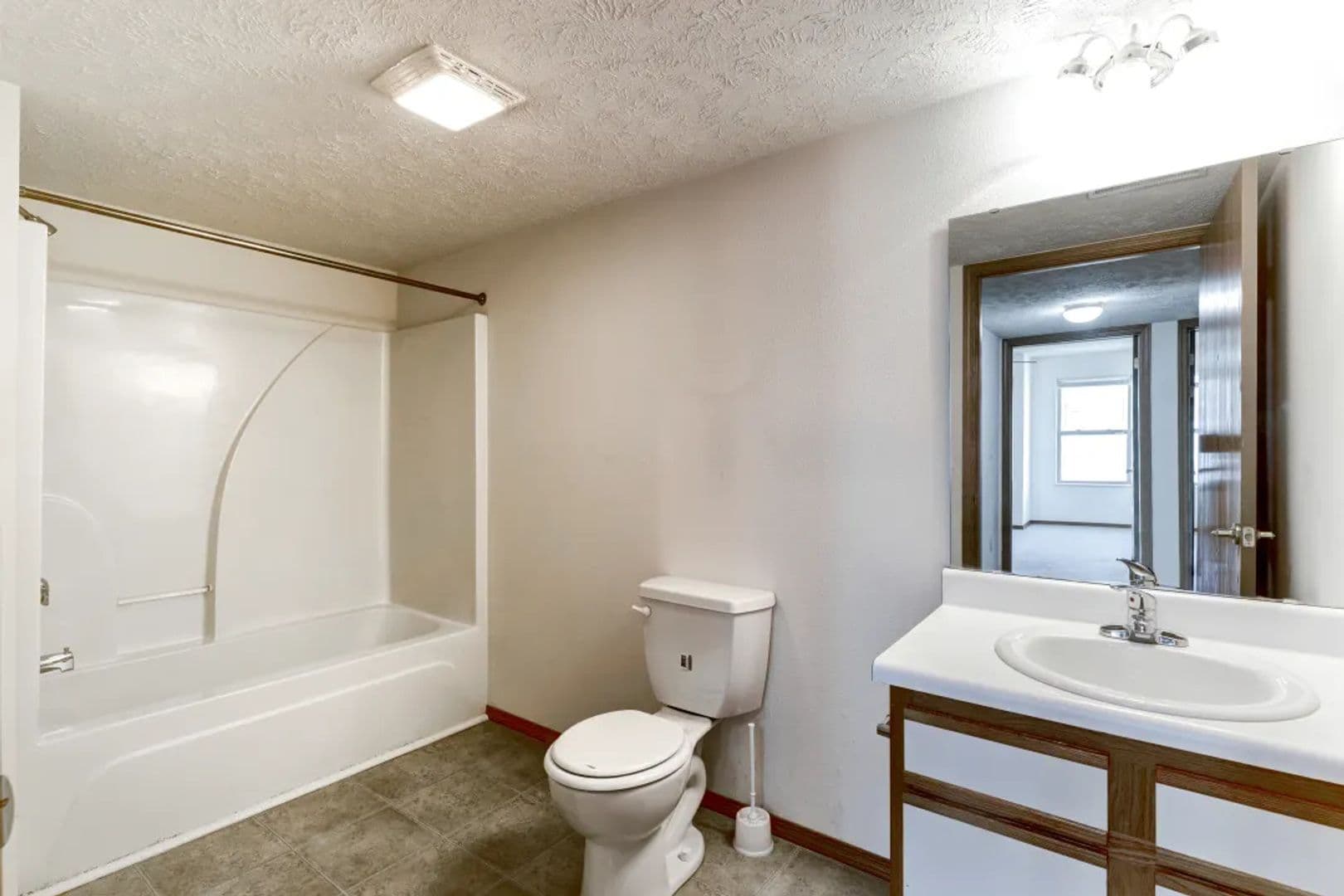 Ozark Apartment: 5513 N 12th St