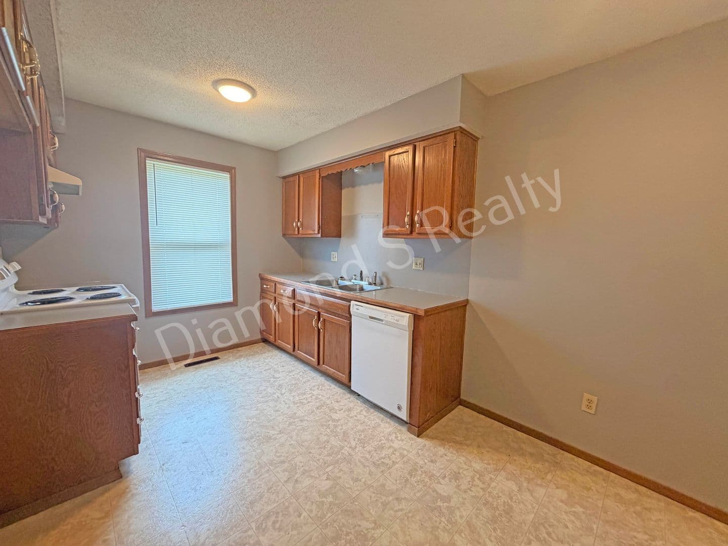 Ozark Apartment: 1441 W Rainey