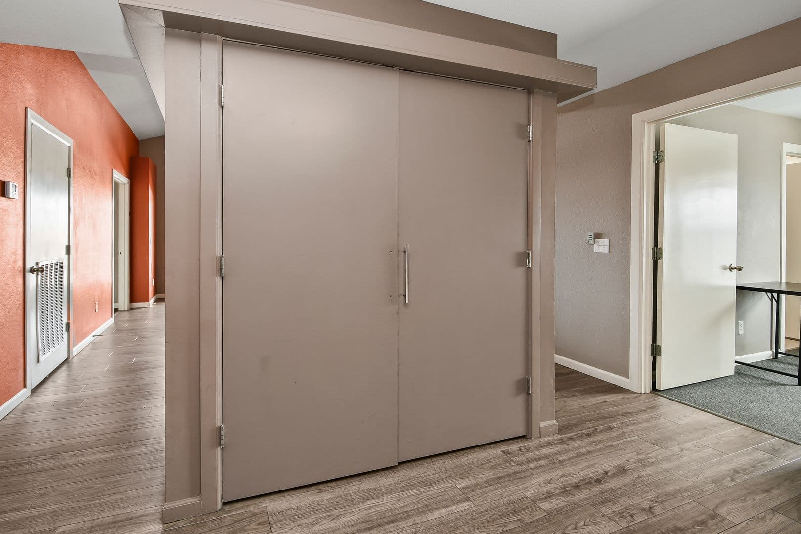 Springfield Apartment: 450 E Walnut St