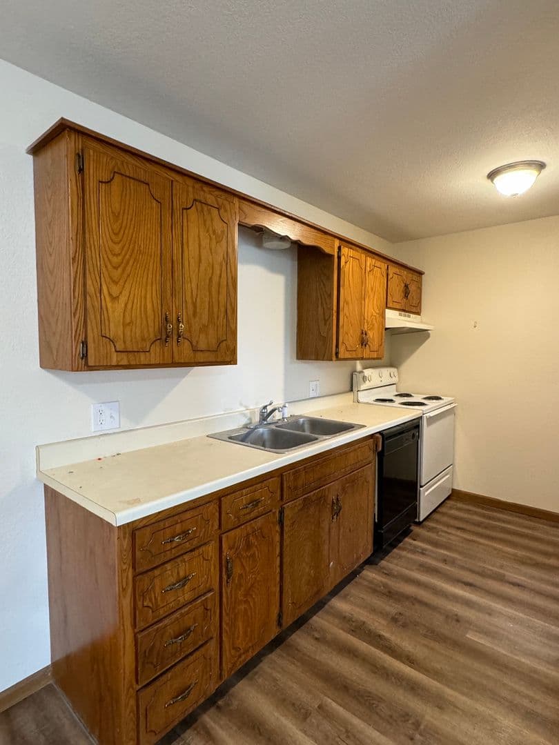 Springfield Apartment: 3000 N Kentwood