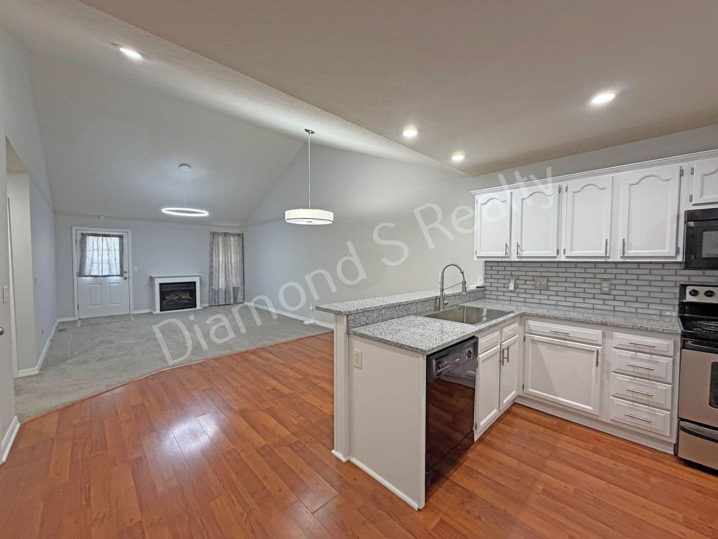 Springfield Apartment: 1331 W Sackett St
