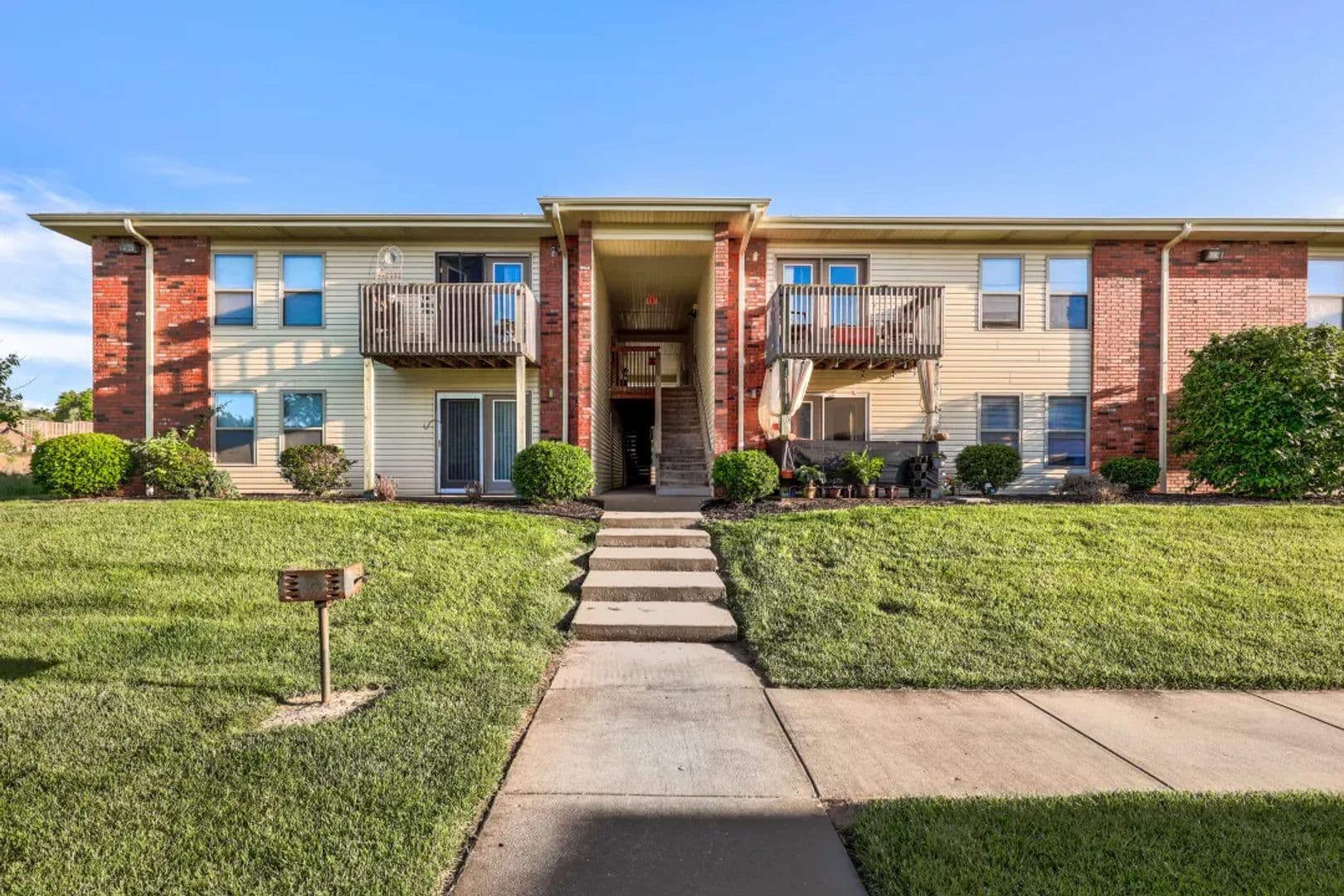 Ozark Apartment: 5513 N 12th St