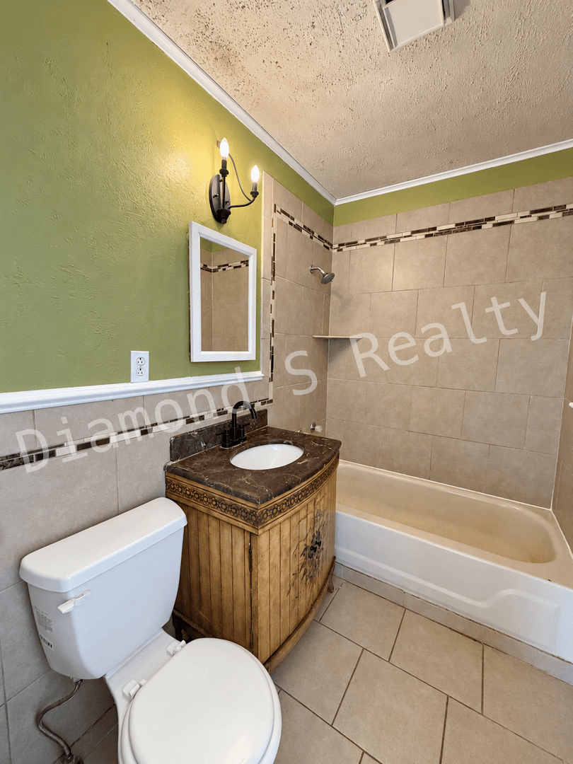 Springfield Apartment: 2223 N Delaware Ave