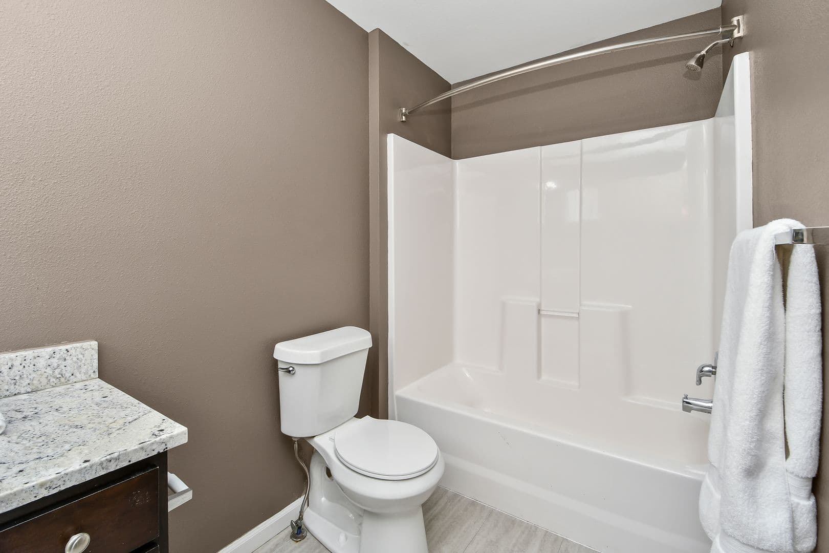 Springfield Apartment: 450 E Walnut St