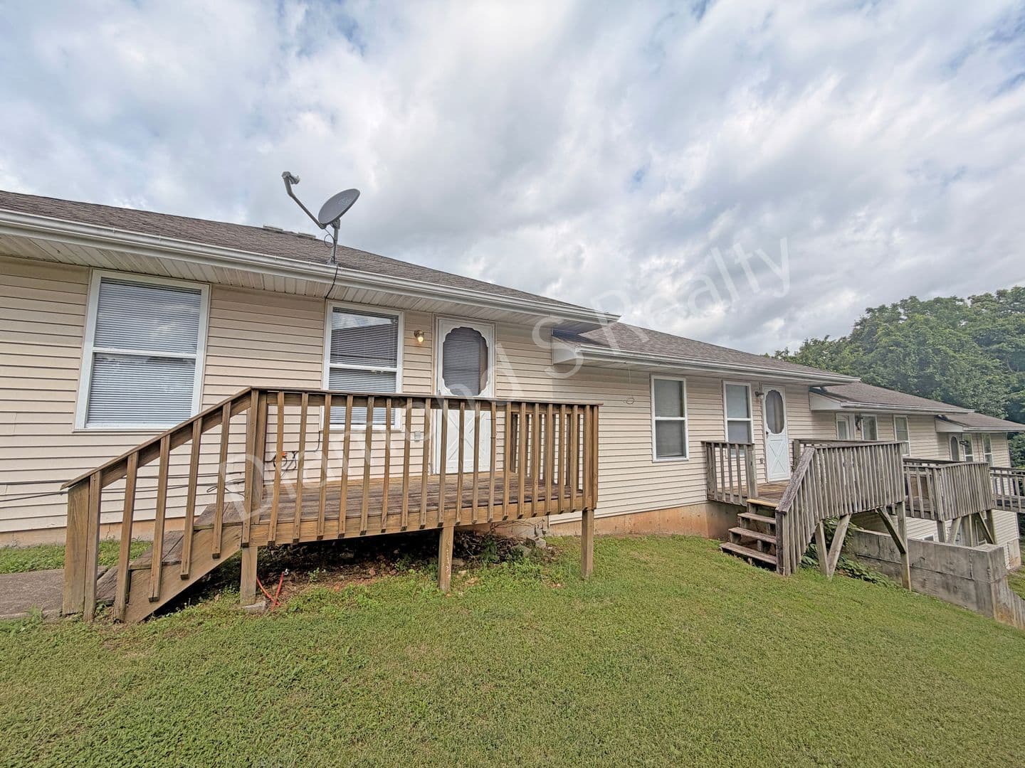 Ozark Apartment: 1499 W Rainey St