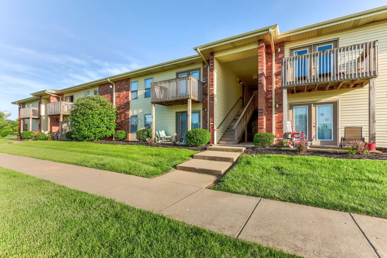 Ozark Apartment: 5513 N 12th St