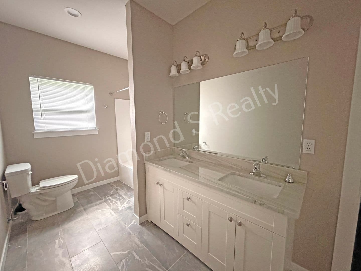 Ozark House: 2124 N Bradbury Ln