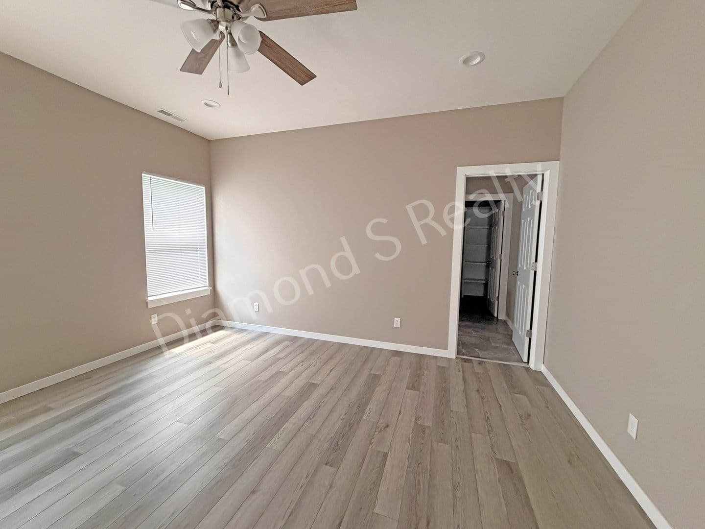 Ozark House: 2124 N Bradbury Ln