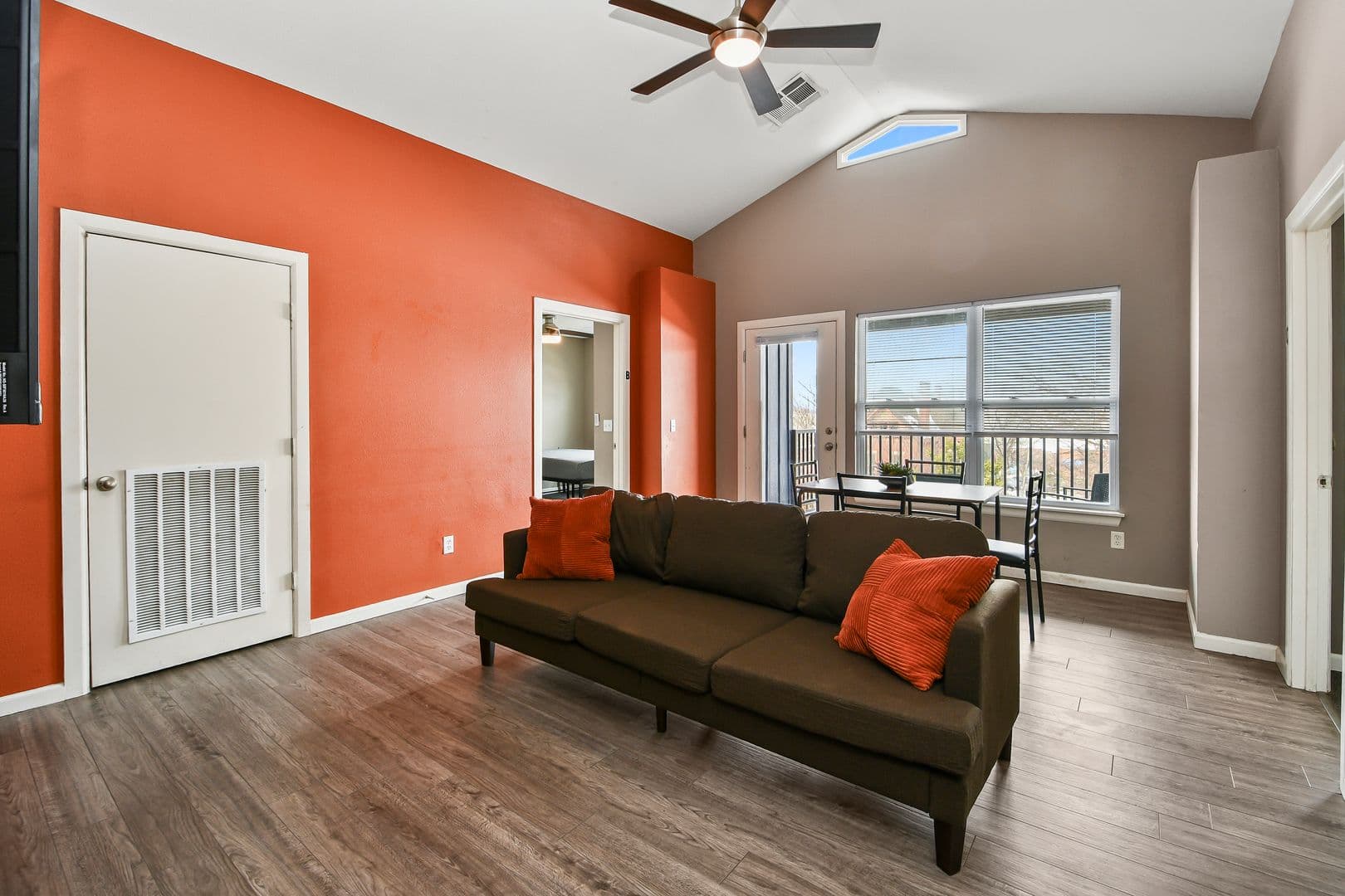 Springfield Apartment: 450 E Walnut St