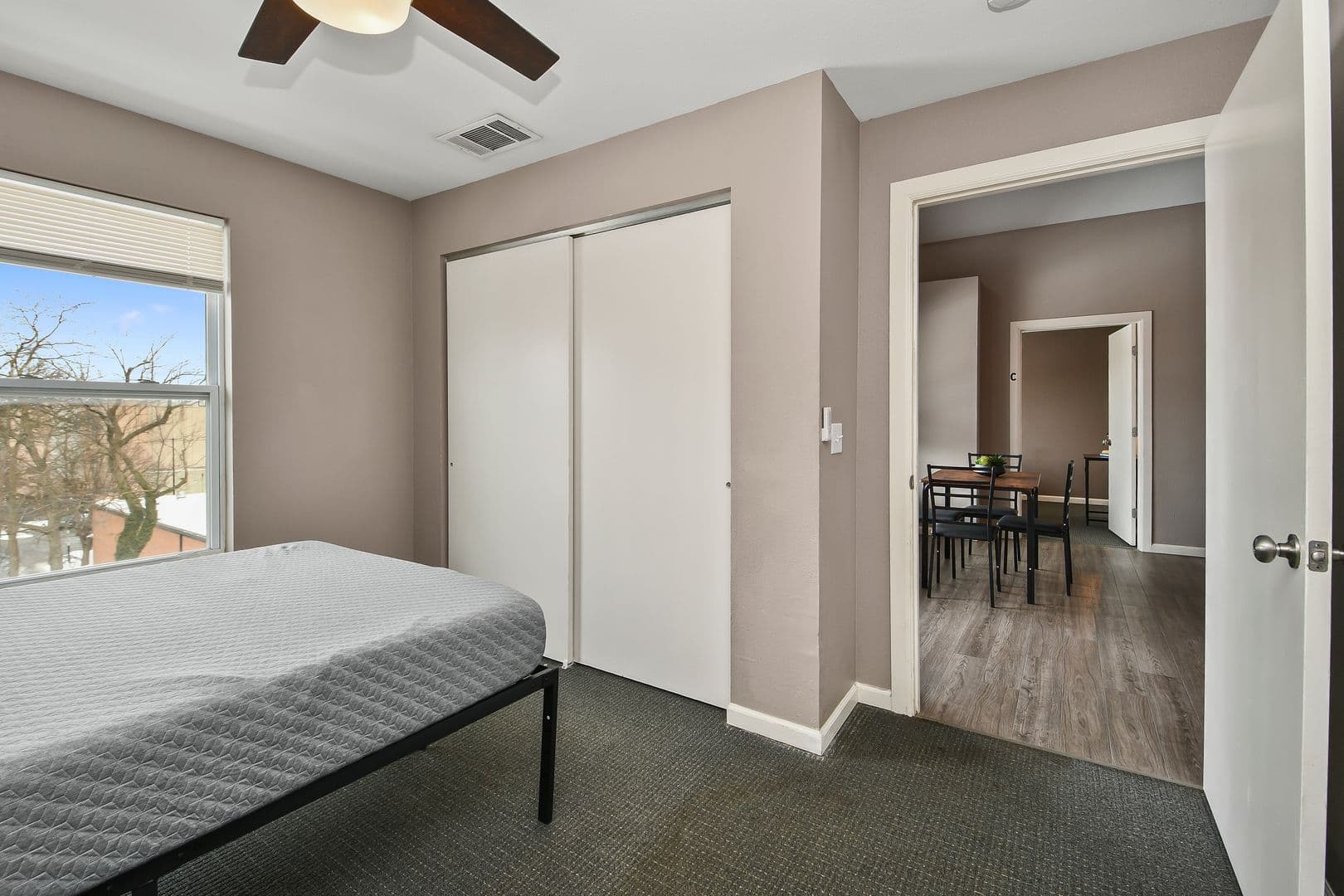 Springfield Apartment: 450 E Walnut St