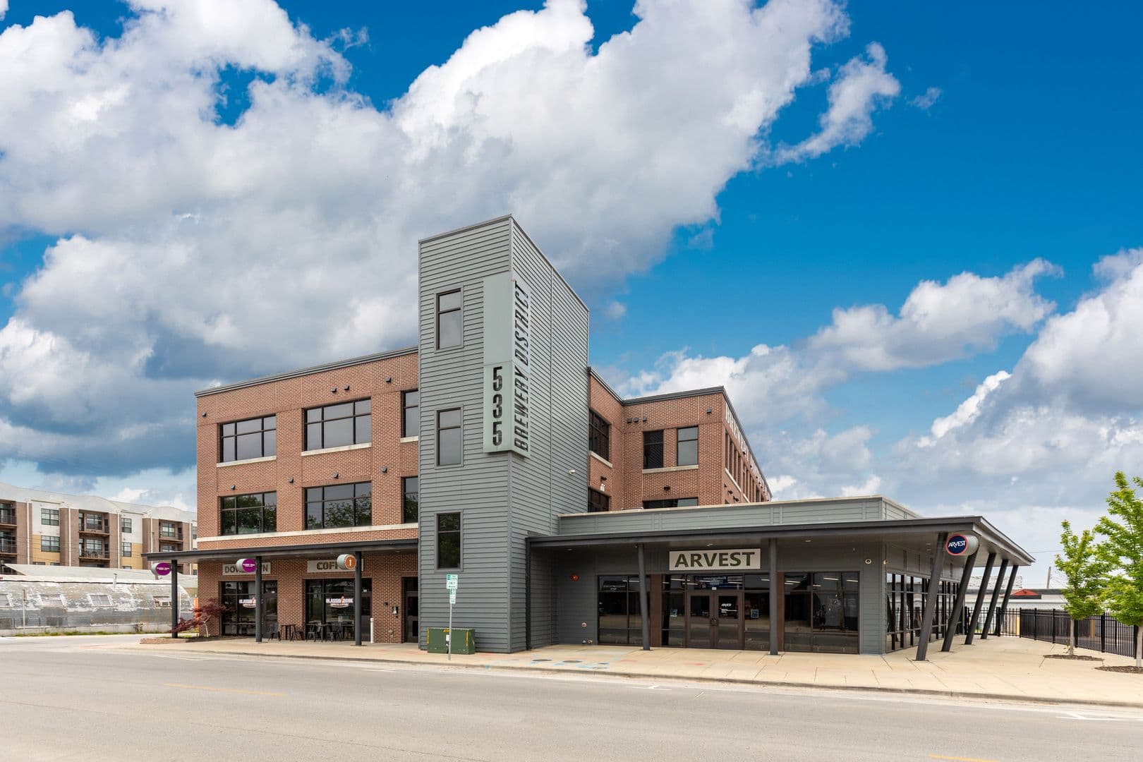 Springfield Apartment: 535 W WalnutSt