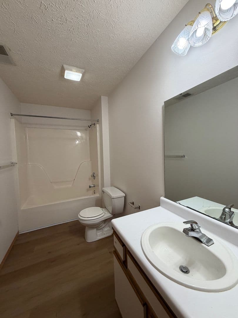 Nixa Apartment: 1300-1459 W Eaglewood Dr