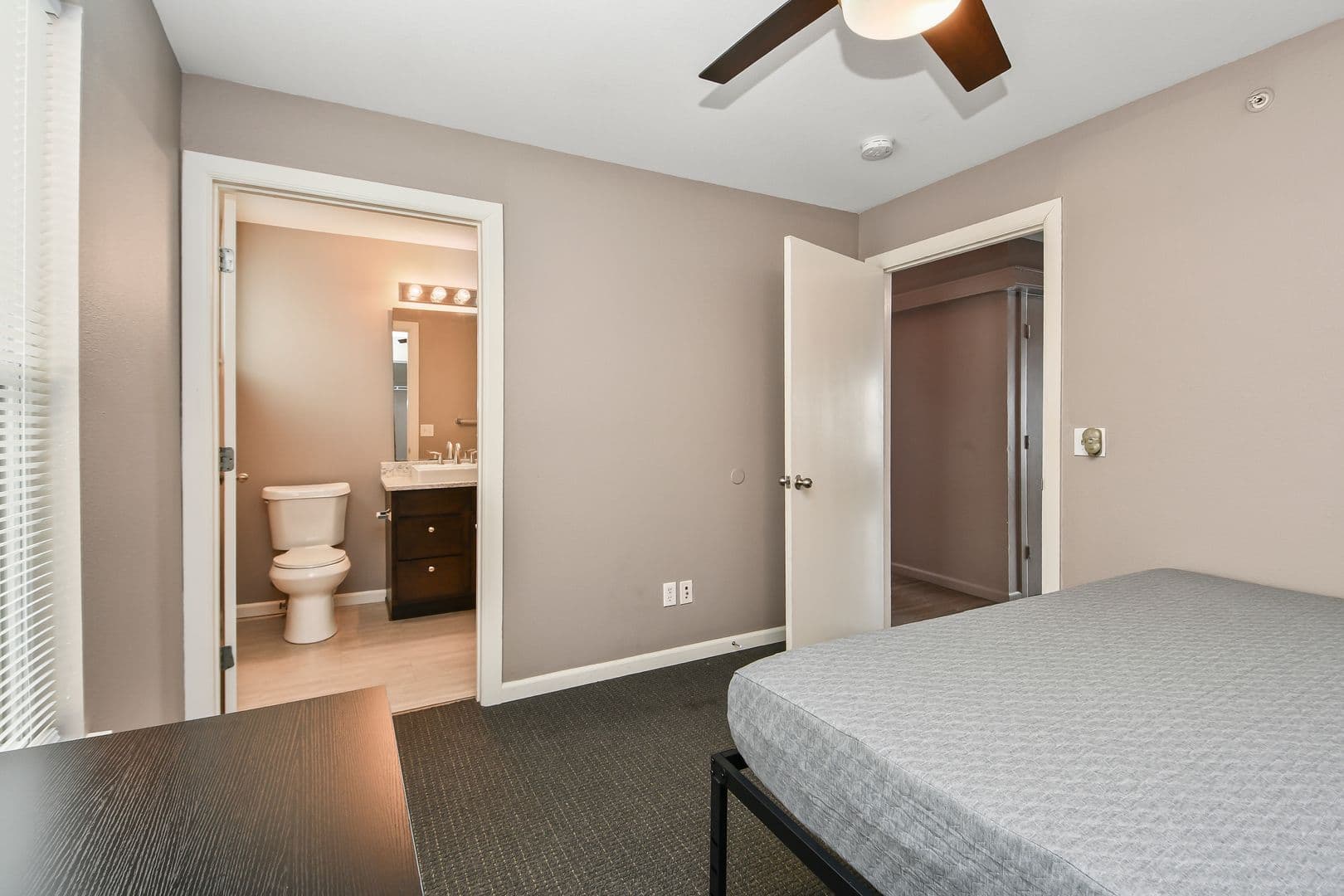 Springfield Apartment: 450 E Walnut St