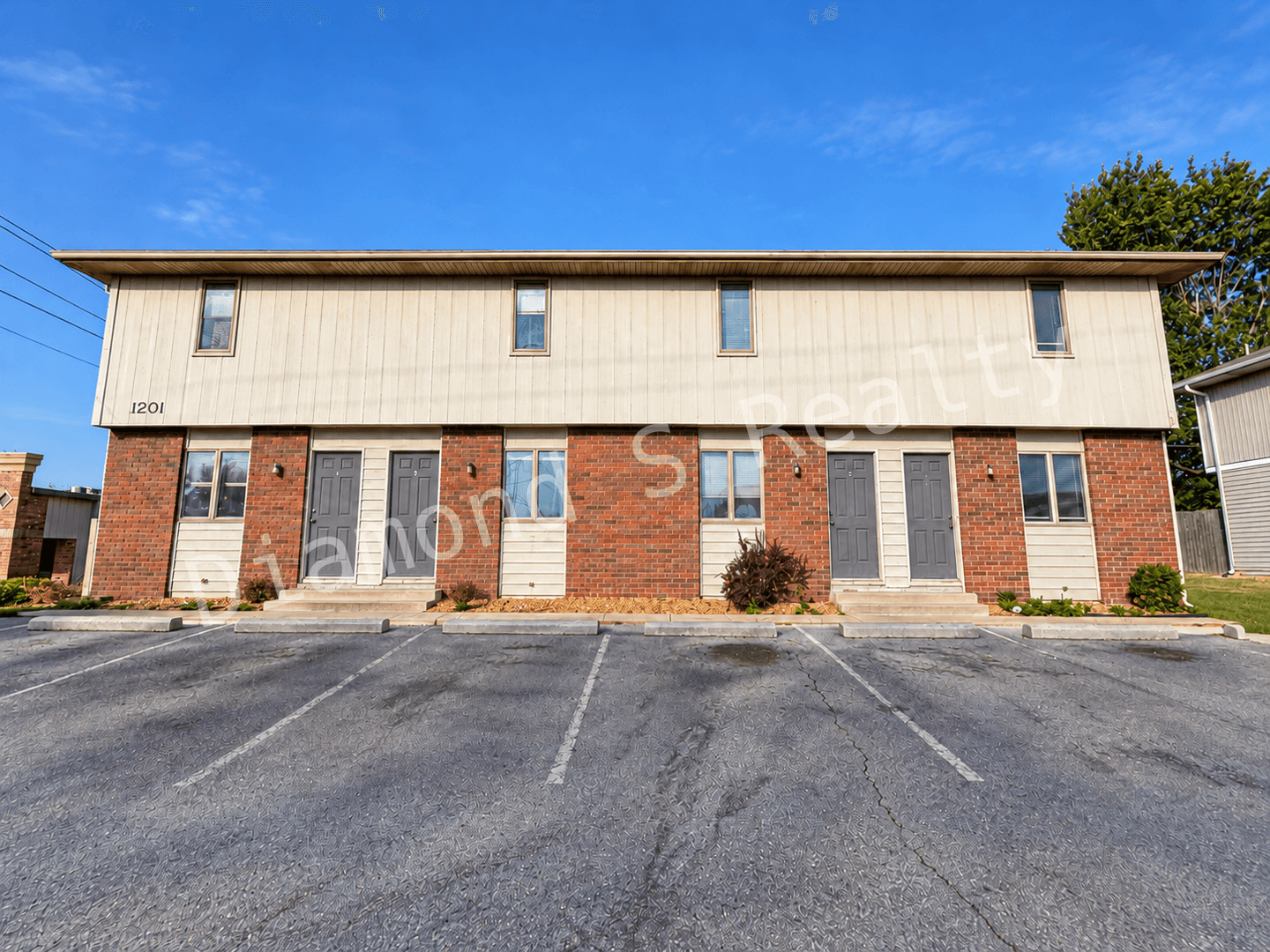 Nixa Apartment: 1201 North Main Street