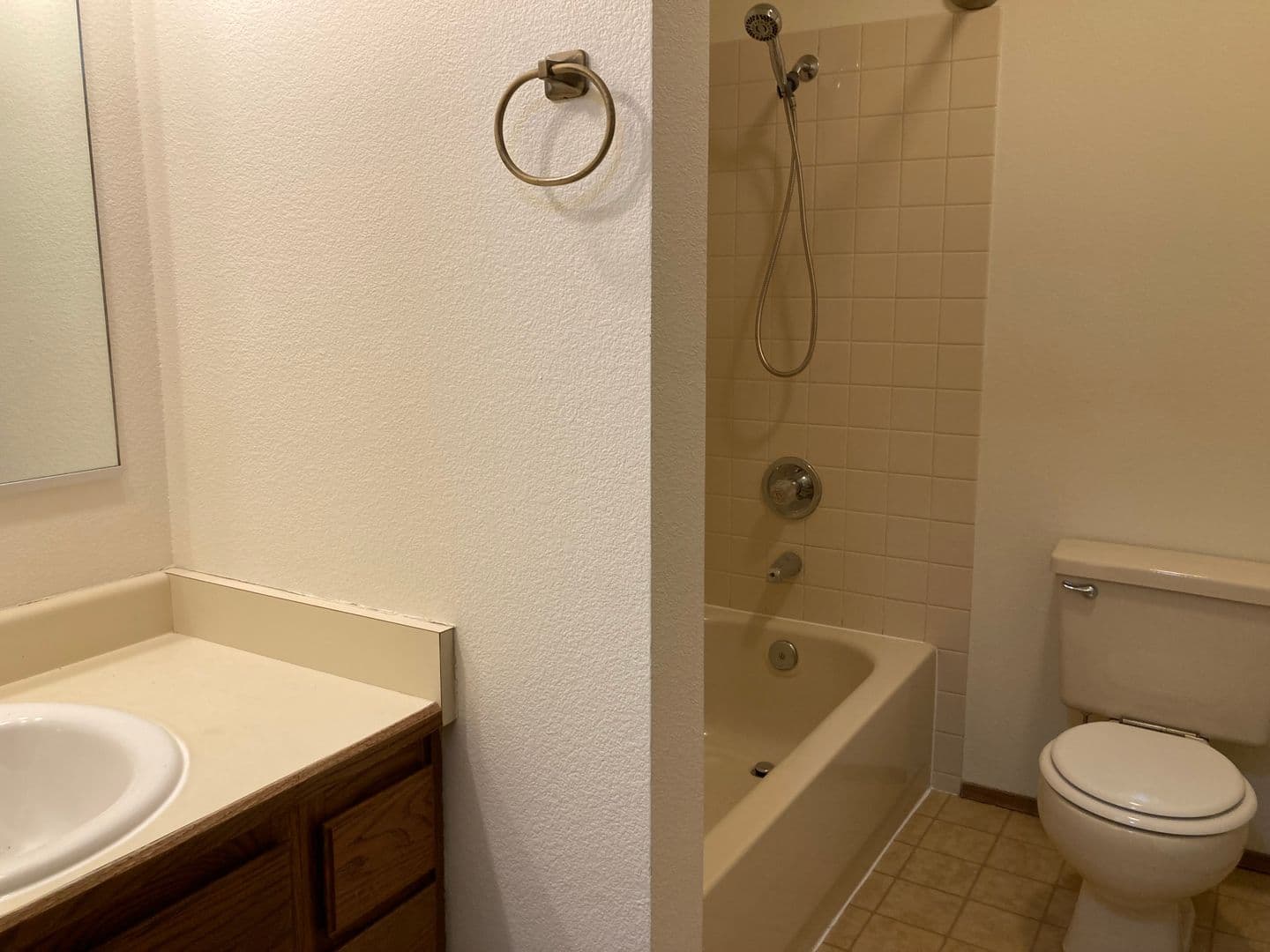 Anchorage House: 5620 E. 40th Ave #C303