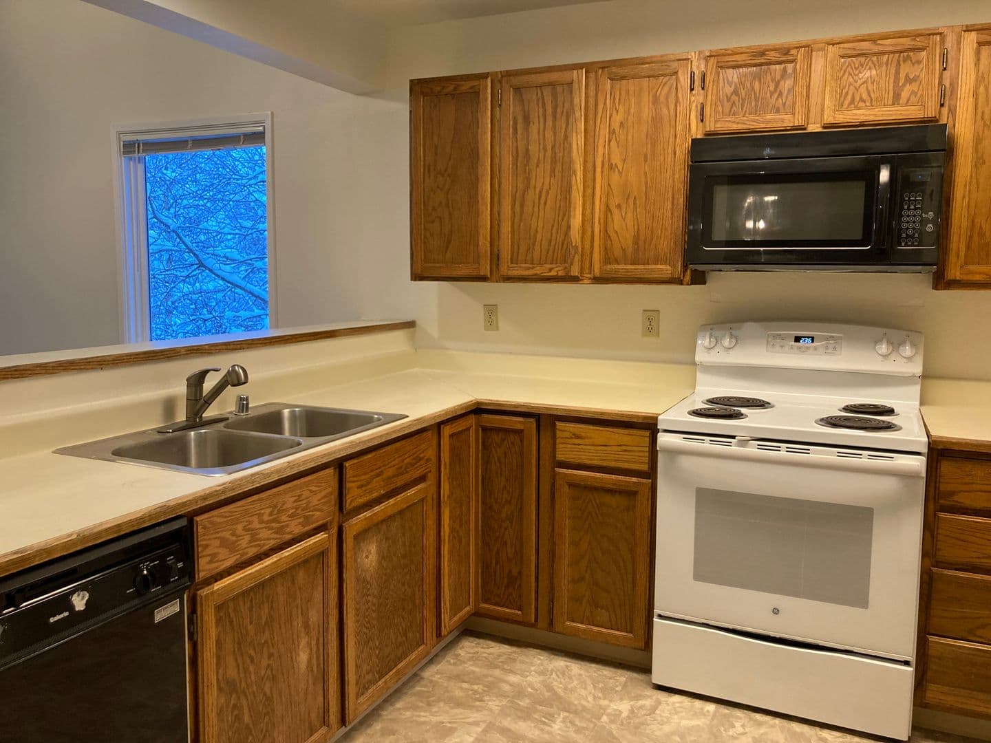 Anchorage House: 5620 E. 40th Ave #C303