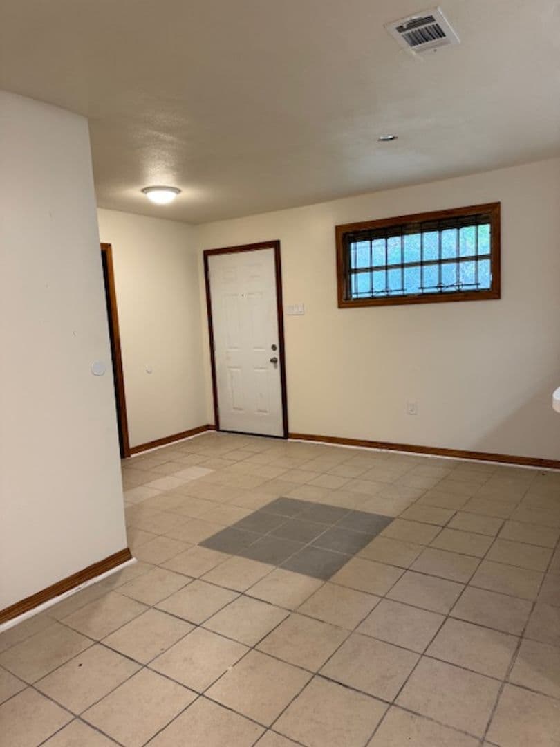 Houston House: 6015 Doulton Dr.