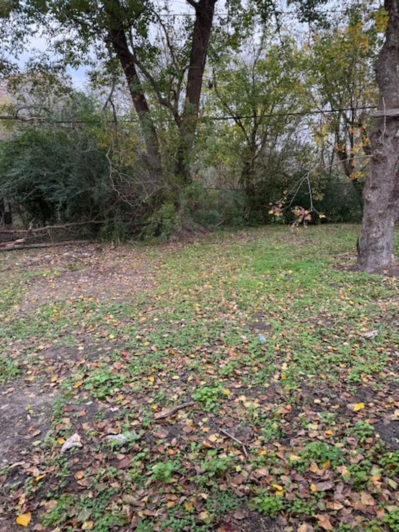Houston House: 6015 Doulton Dr.