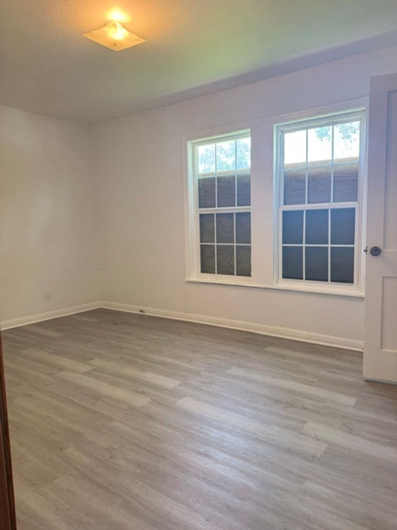 Houston House: 6015 Doulton Dr.