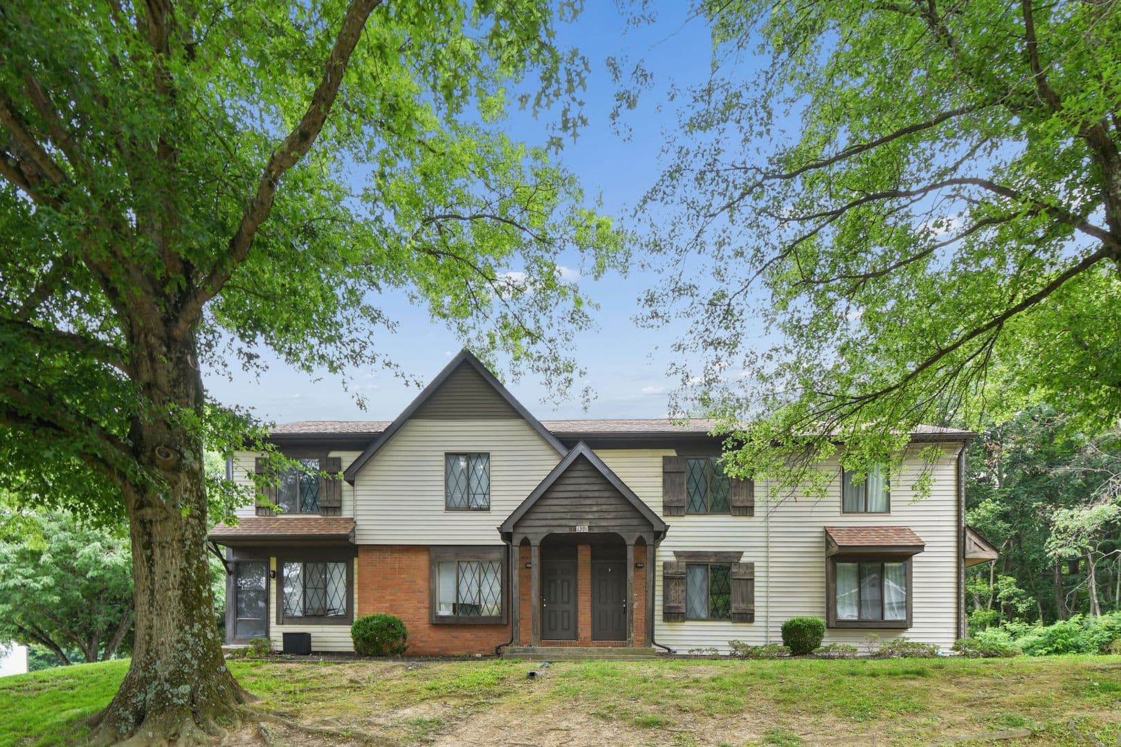 Newark Apartment: 1385 Country Side Drive