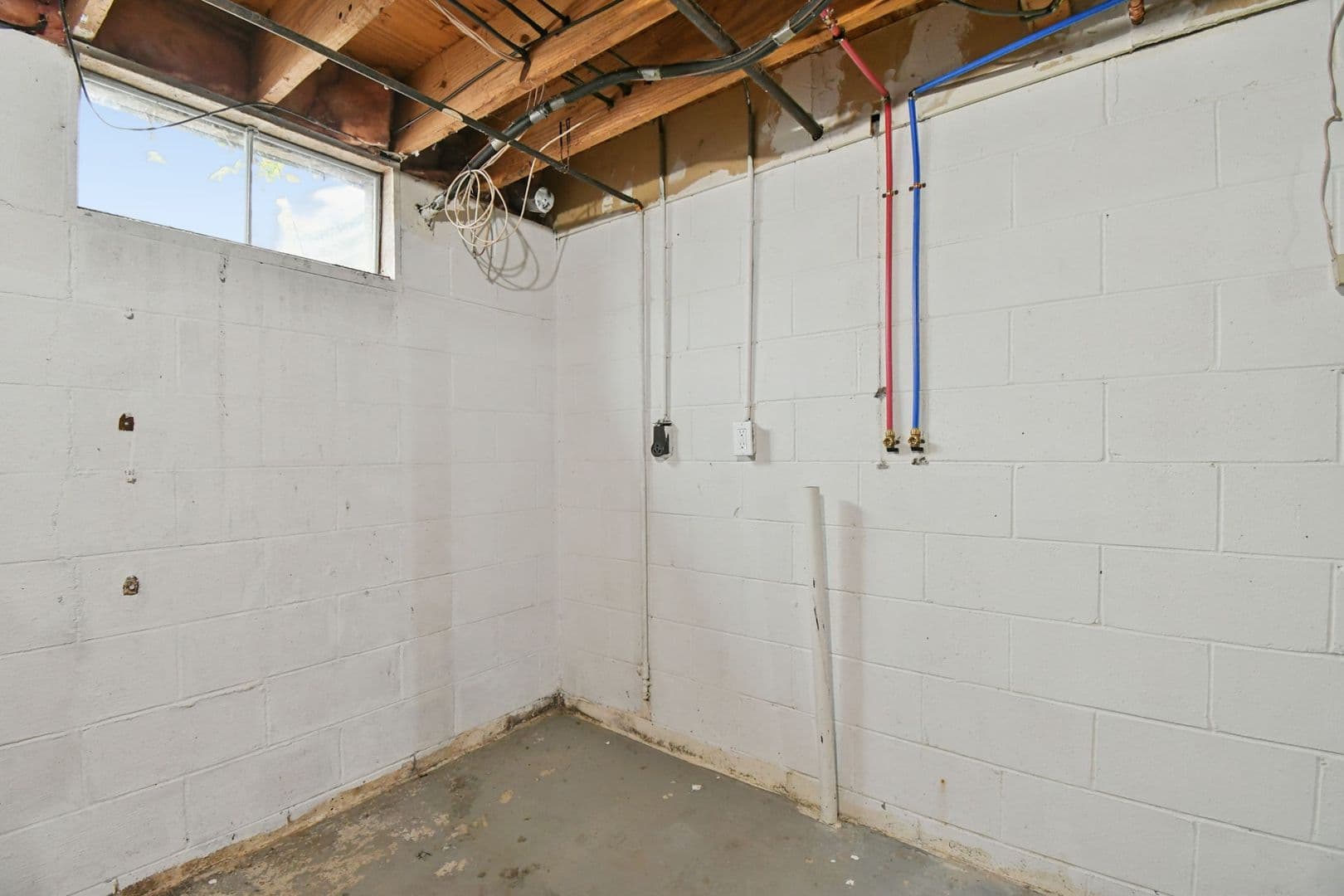 Newark Apartment: 1385 Country Side Drive