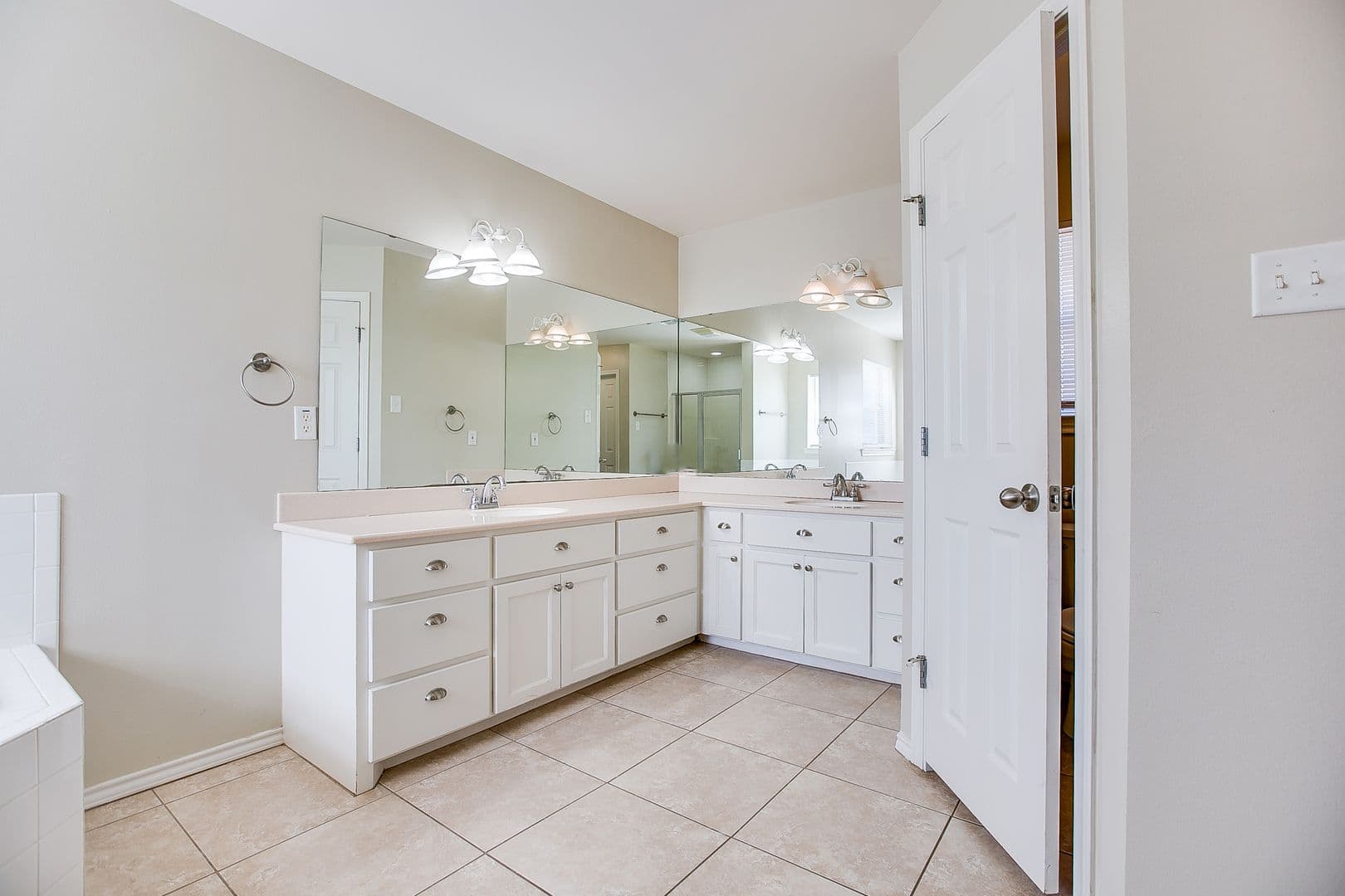 San Angelo House: 6005 Brazos St