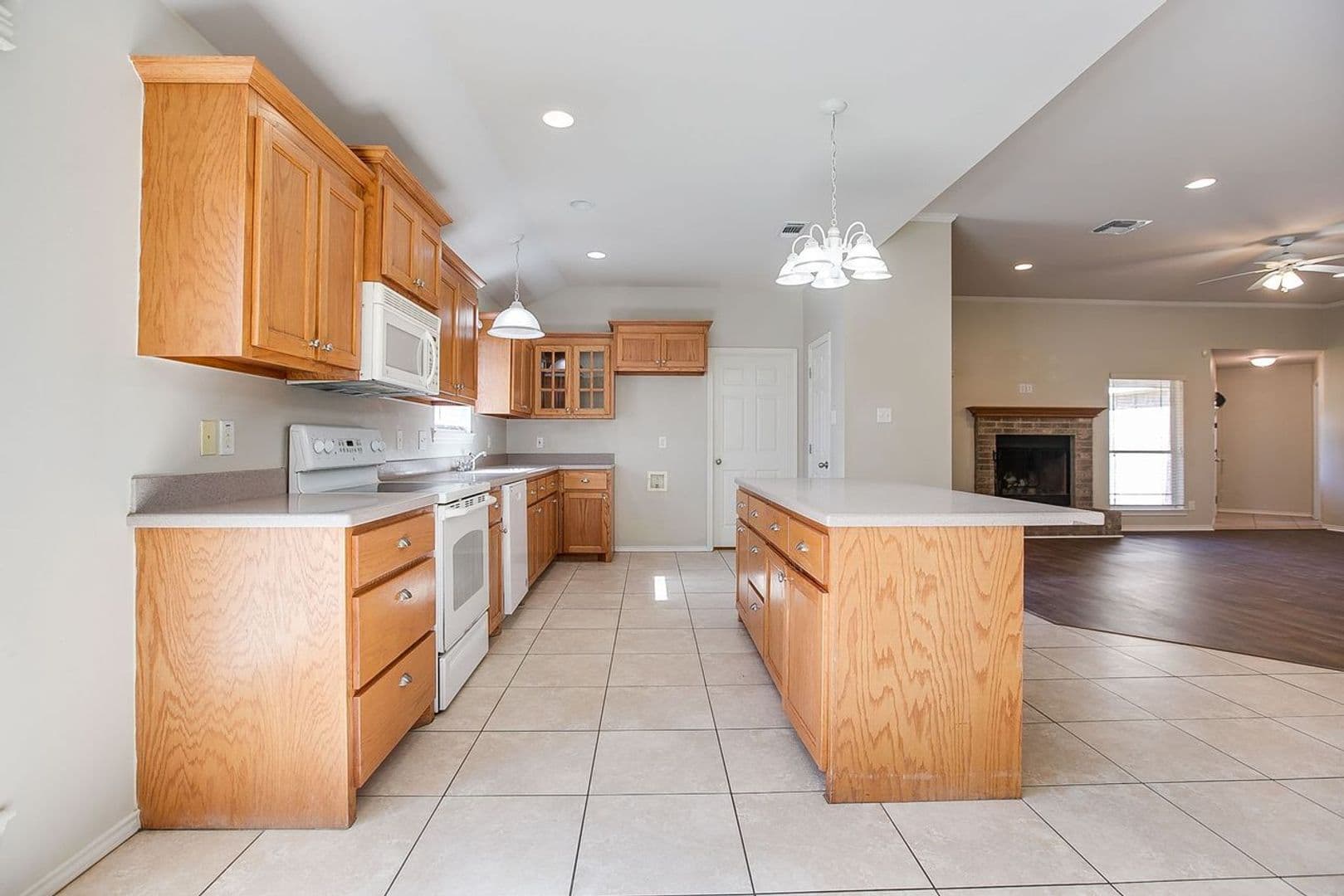 San Angelo House: 6005 Brazos St