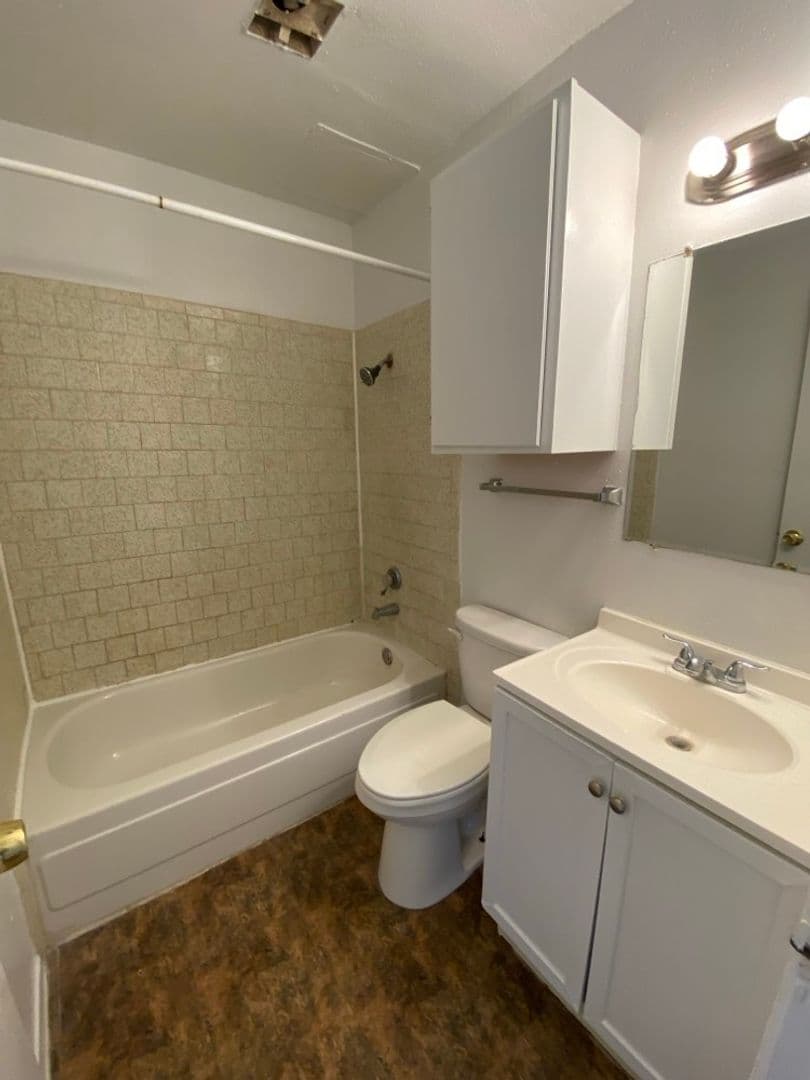 San Angelo Apartment: 1707-1717 Greenwood St