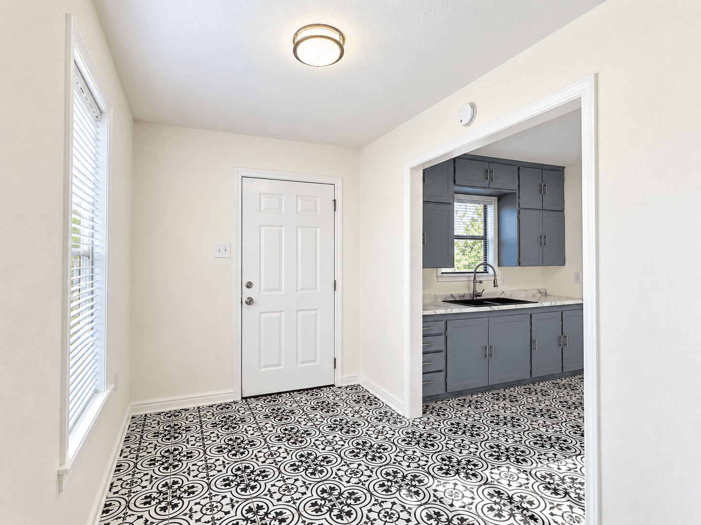 San Angelo House: 206 E 12th St