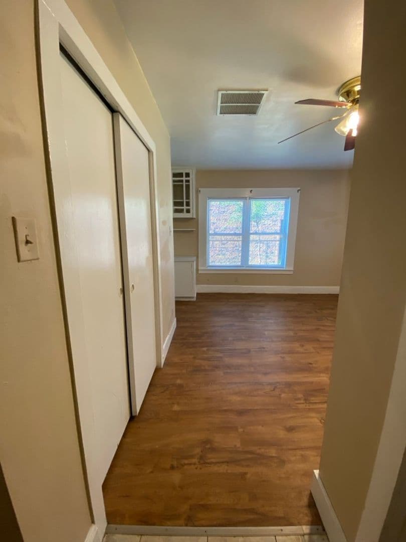 San Angelo House: 909 S. Abe Unit B