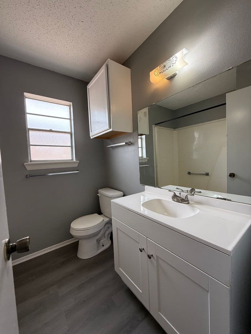 San Angelo Apartment: 1707-1717 Greenwood St