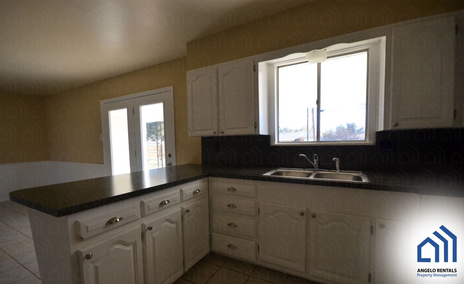 San Angelo House: 2769 Harvard Ave