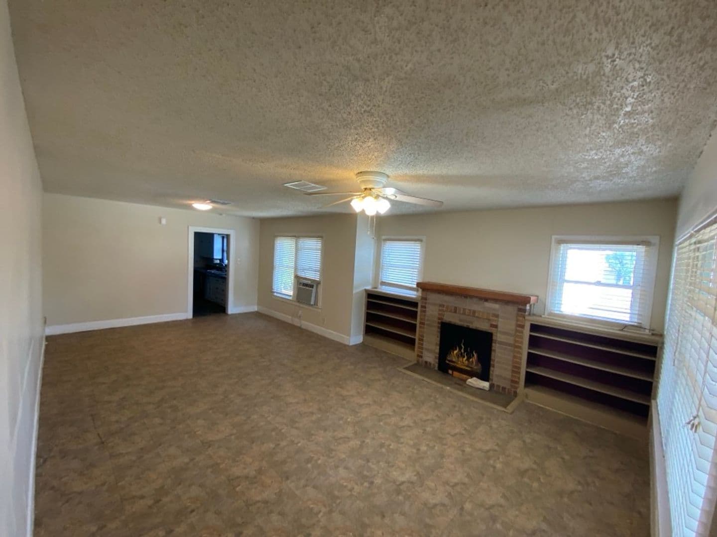 San Angelo House: 909 S. Abe Unit B