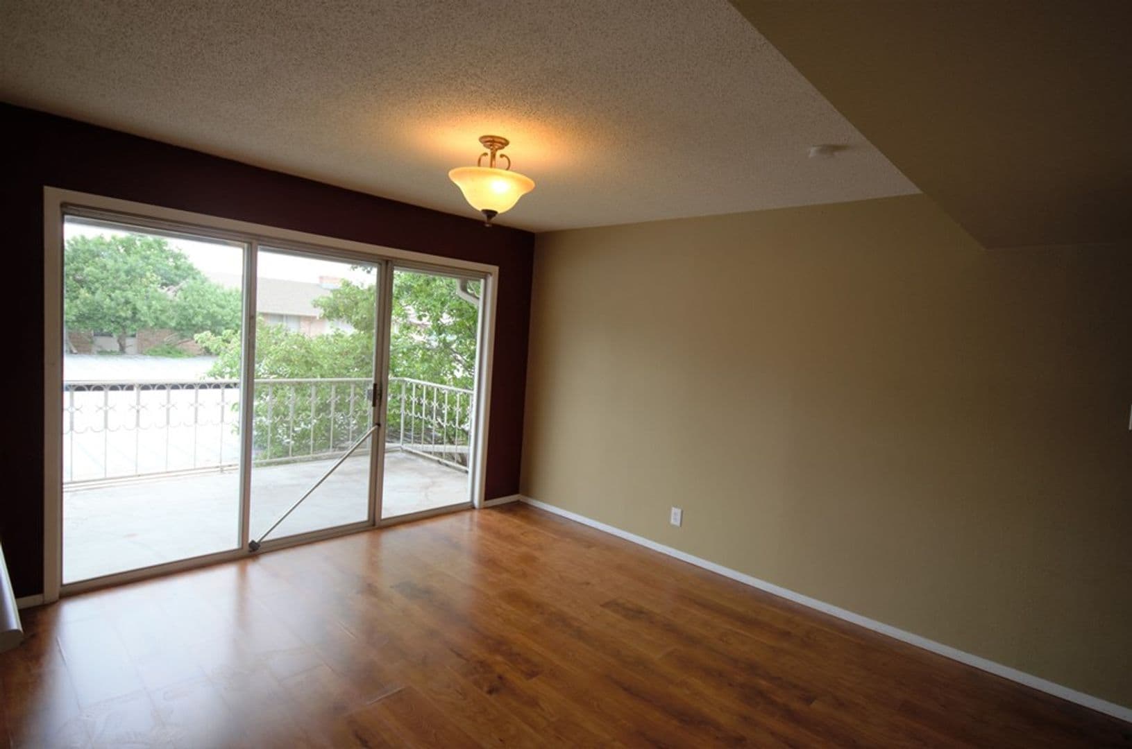San Angelo House: 2482 University Ave