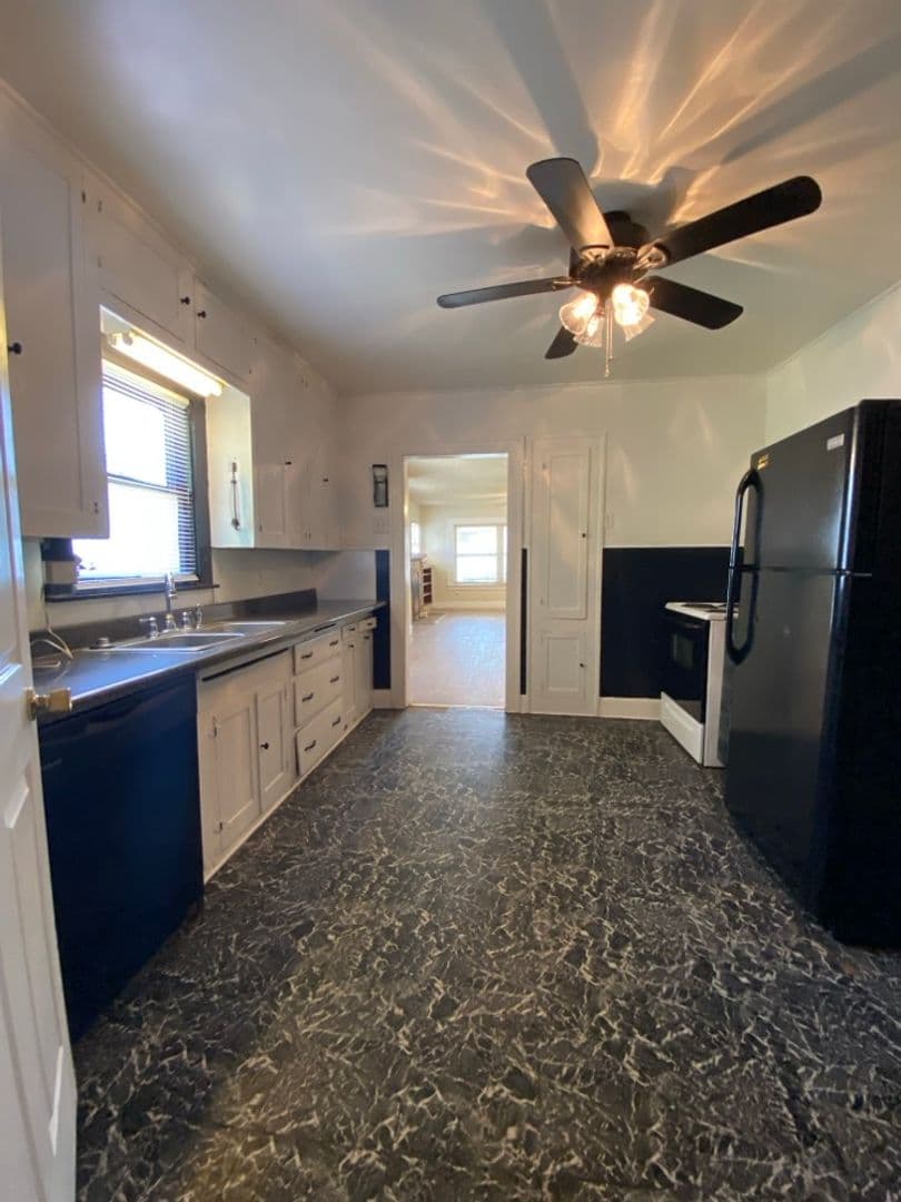 San Angelo House: 909 S. Abe Unit B