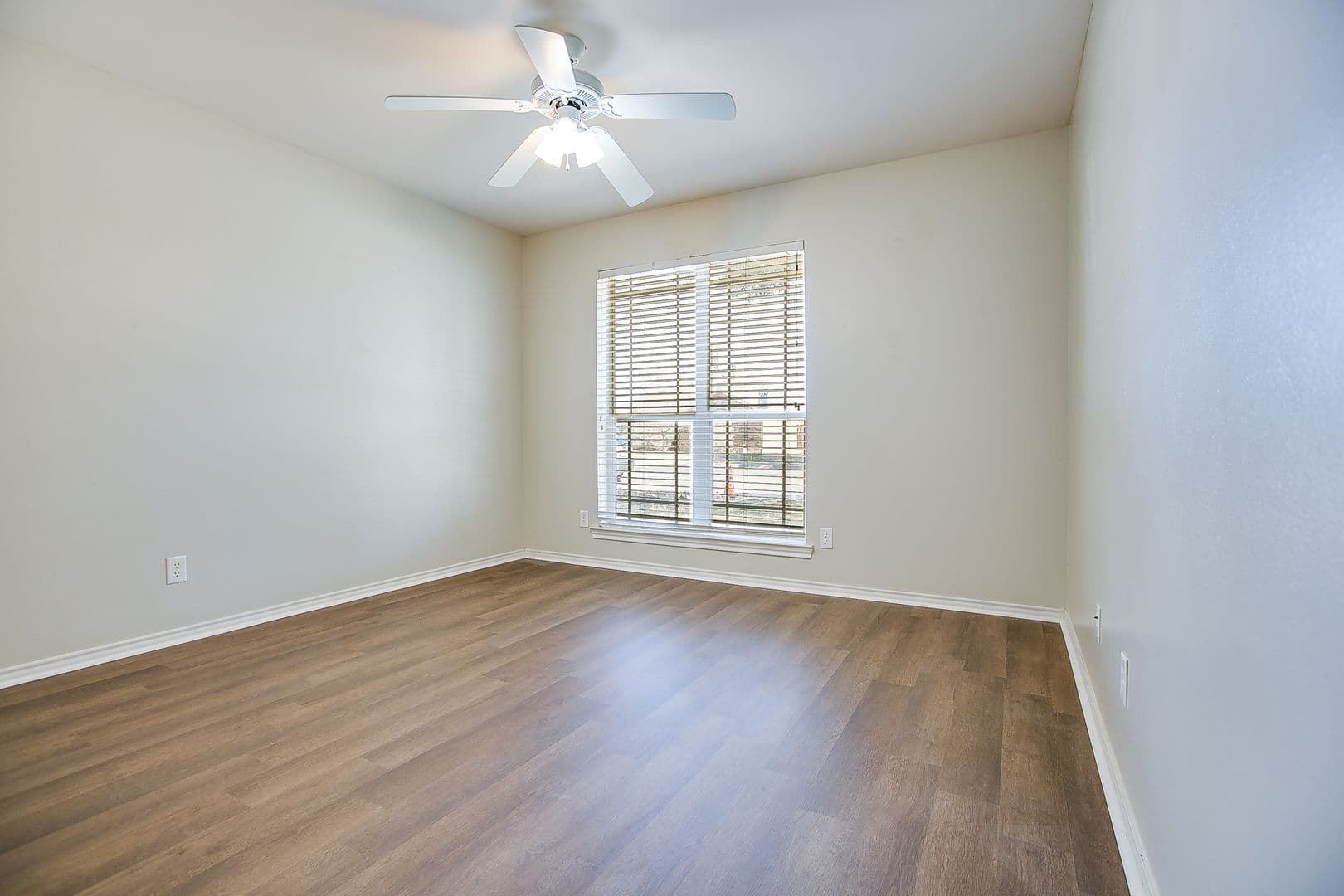 San Angelo House: 6005 Brazos St