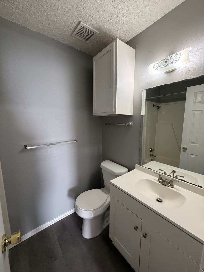 San Angelo Apartment: 1707-1717 Greenwood St