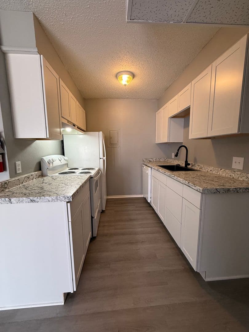 San Angelo Apartment: 1707-1717 Greenwood St
