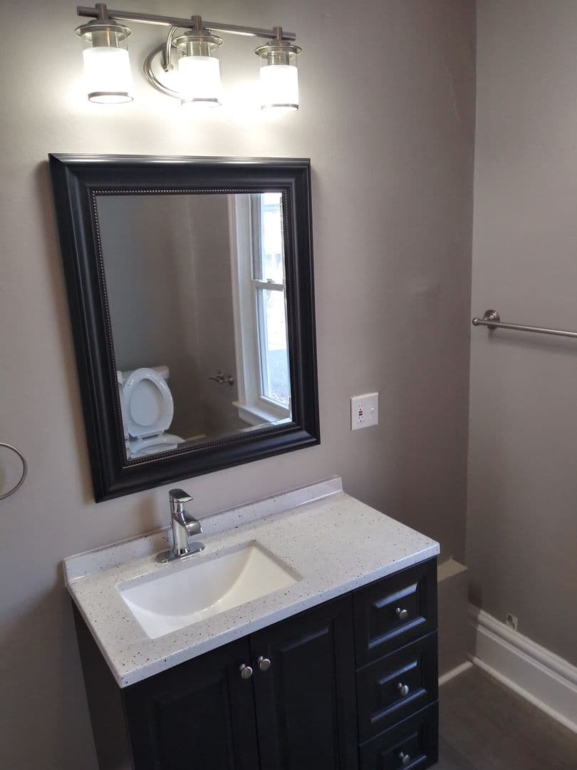 Rochester Apartment: 68 EDMONDS ST