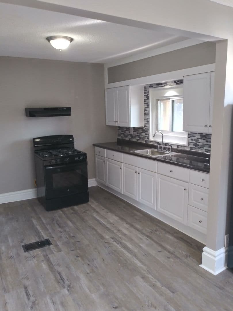 Rochester Apartment: 68 EDMONDS ST