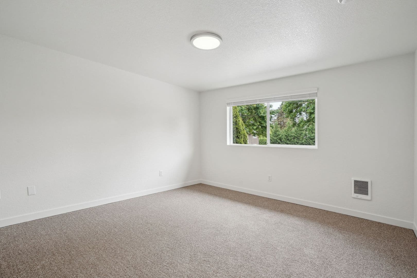 Vancouver Apartment: 2909 NE 57th Ave