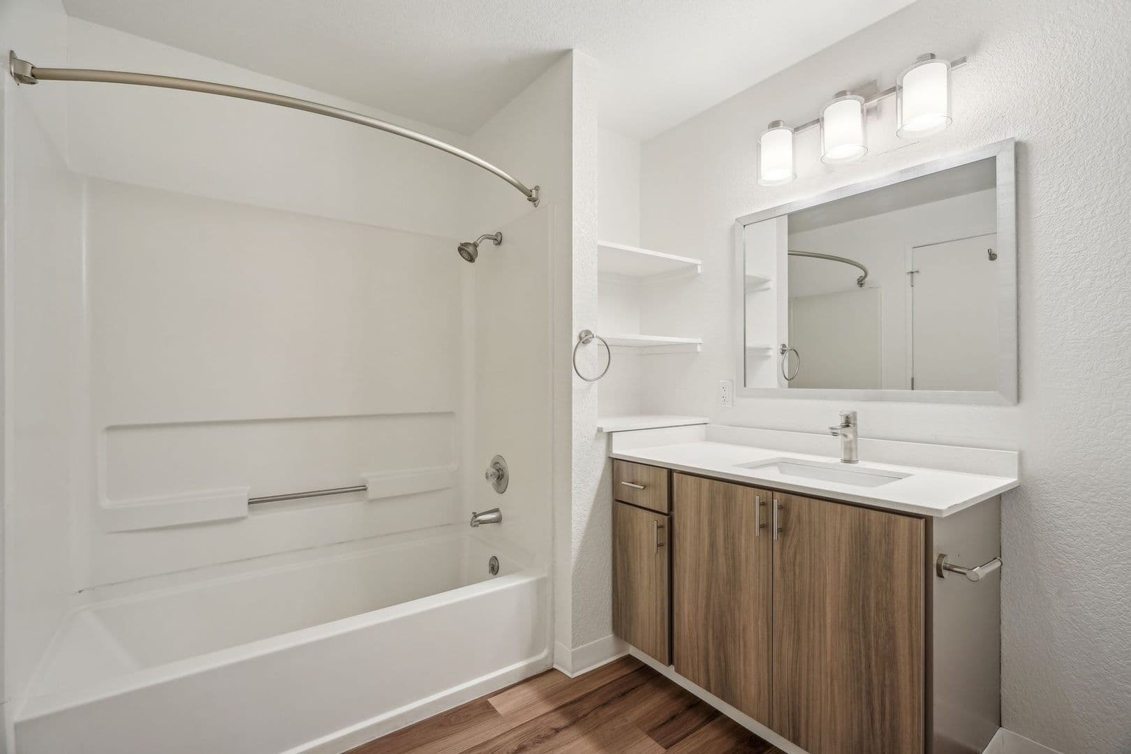 Vancouver Apartment: 2909 NE 57th Ave