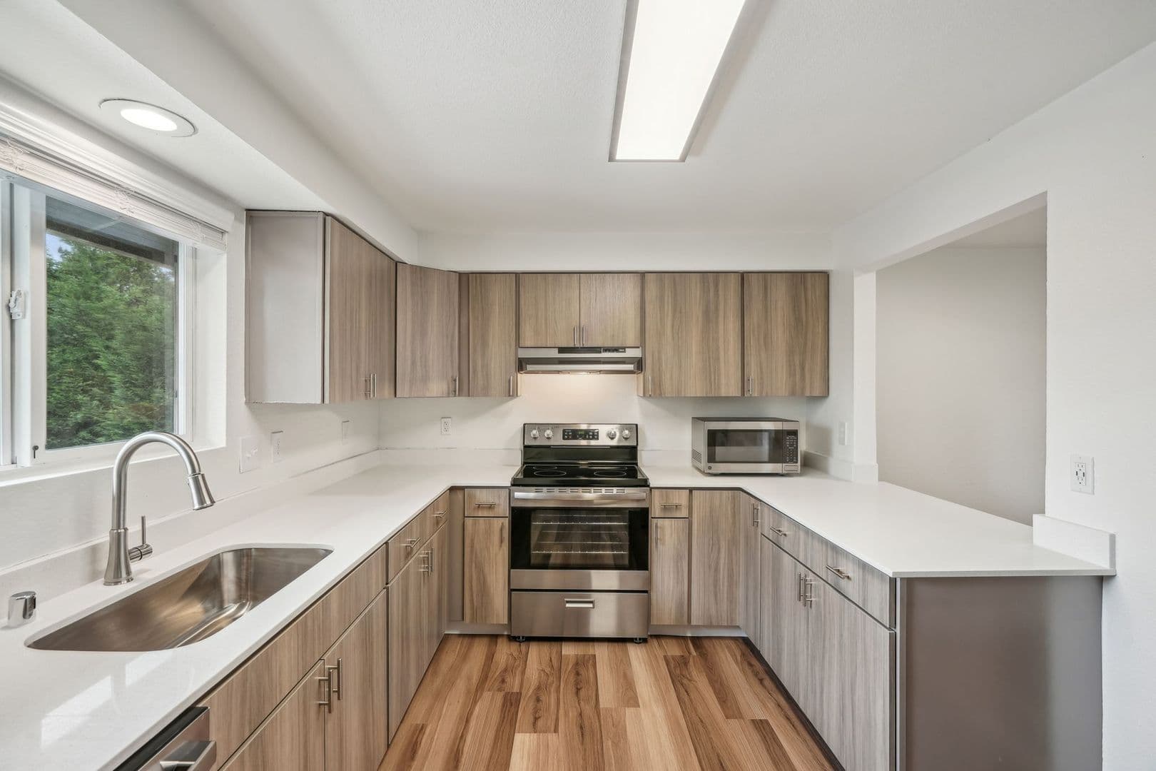 Vancouver Apartment: 2909 NE 57th Ave