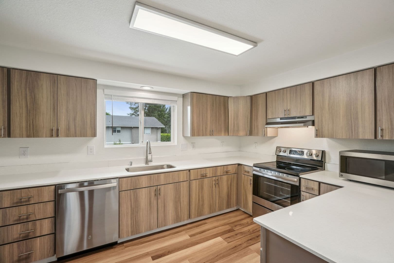 Vancouver Apartment: 2909 NE 57th Ave