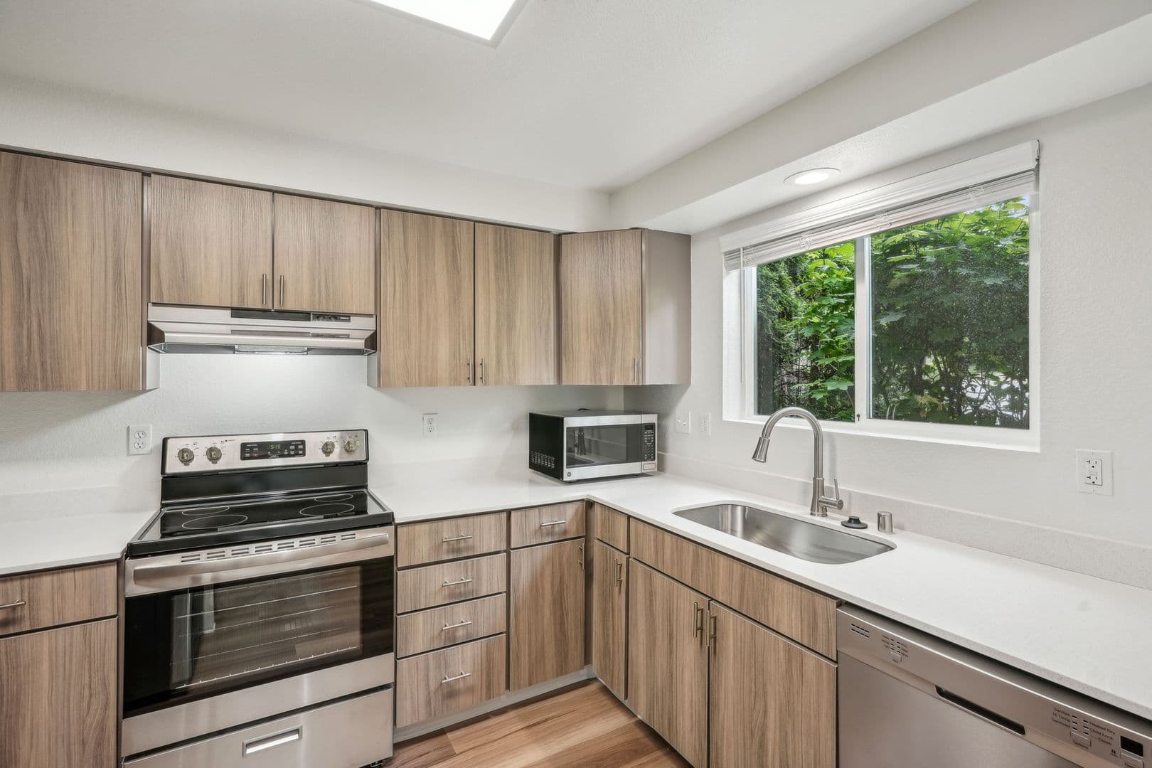 Vancouver Apartment: 2909 NE 57th Ave