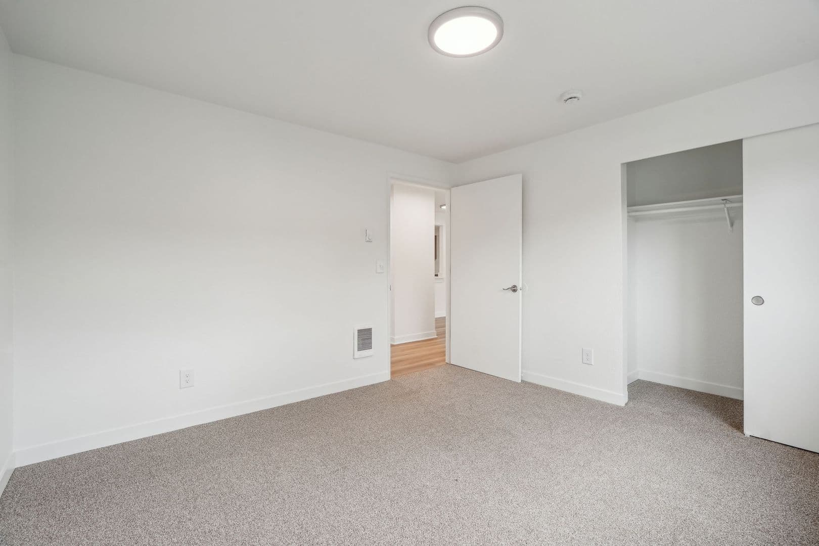 Vancouver Apartment: 2909 NE 57th Ave