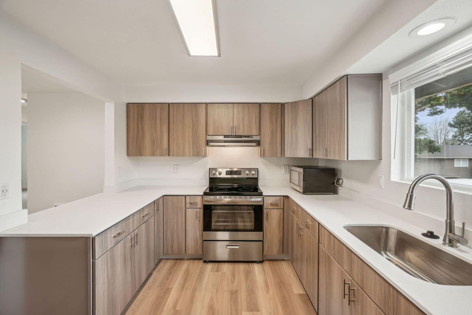 Vancouver Apartment: 2909 NE 57th Ave